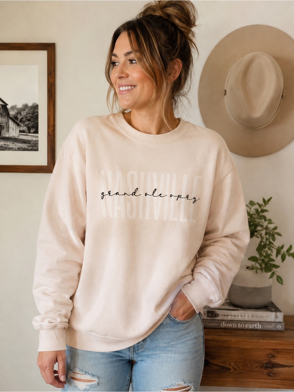 Grand Ole Opry Nashville Crewneck Sweatshirt M Cream Pink Embroidered Souvenir